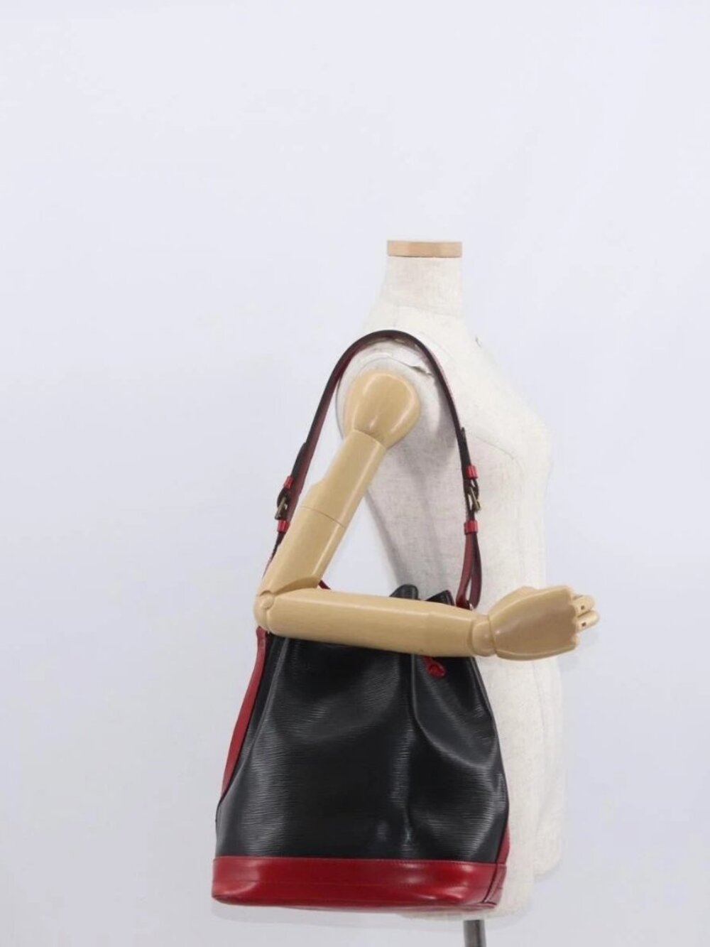 LOUIS VUITTON Epi Noe Shoulder Bag Bicolor Black Red M44017 LV Auth 158992